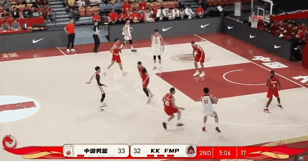 亚博-王俊杰突破飞身上篮再打进,已经拿到8分3篮板2助攻
